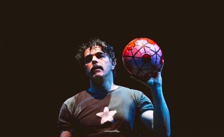 Η LostinAthens πάει θέατρο: “Football. Το παιχνίδι της ανθρωπότητας”